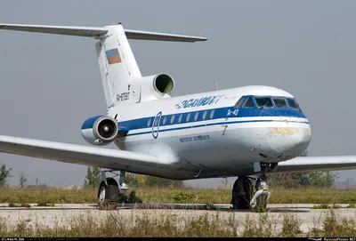 Фотография самолёта · Яковлев · Як-40 · RA-87587 (зав.н. 9221922) ·  Чебоксарское АП - Чувашия