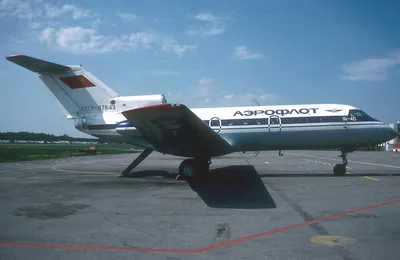 Купить сборную модель самолета Як-40, масштаб 1:144 (Звезда)