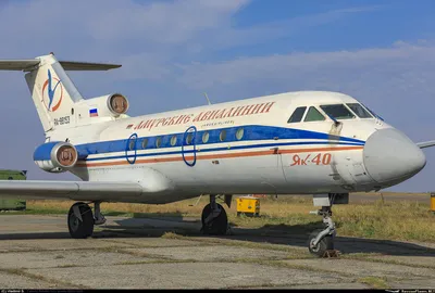 Ближнемагистральный пассажирский самолет Як-40 EW-88187 | IZI Travel