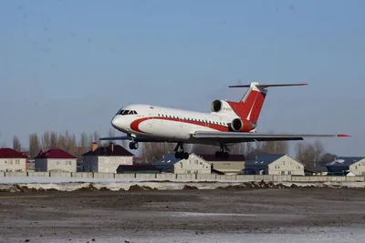 Летающую лабораторию – самолет Як-40ЛЛ с гибридной силовой установкой  впервые испытали на авиасалоне | Жуковские вести