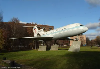 Пассажирский самолёт Як-42
