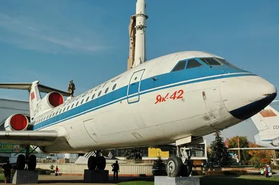 Открытие обновленного самолета Як-42 на площади Промышленности на ВДНХ |  РИА Новости Медиабанк