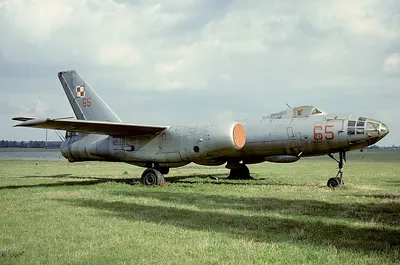 Файл:Ilyushin Il-28, Poland - Air Force AN1339617.jpg — Википедия