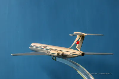Модель самолета Арсенал RA0624038 Ильюшин Ил-62 Domodedovo Airlines 1:144