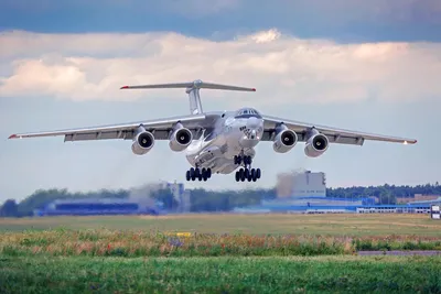 50 лет назад впервые поднялся в воздух самолет Ил-76 - Российская газета