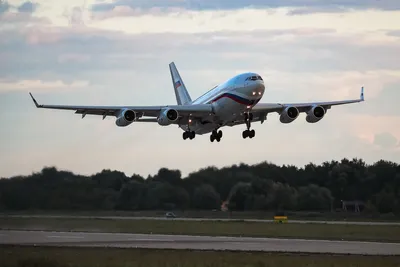 Новейший трансконтинентальный пассажирский самолет Ил-96-400М показали  снаружи и внутри