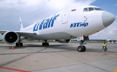 Utair рассказала о причинах посадки самолета в реку - Ведомости