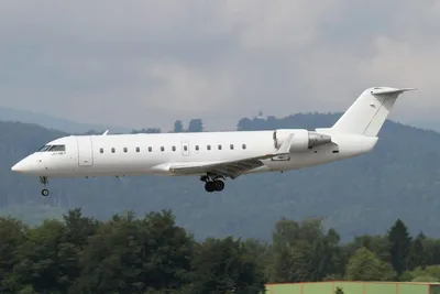 Самолет Bombardier (Бомбардье) CRJ-100/200: основные характеристики, схема  салона, фото, видео