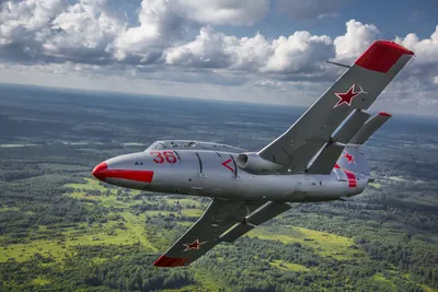 Полет на реактивном самолете Л-29 – полет на истребителе Дельфин по низкой  цене в Москве