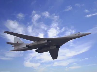 Модель металлического самолета Ту-160 (Белый лебедь) ВВС России, имени  Валерий Чкалов, масштаб 1:200. С изменяющимся направлением крыла.