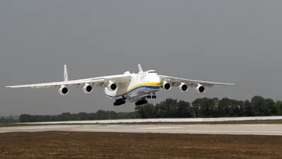 Видео: в Израиле приземлился украинский самолет-гигант Ан-225 •