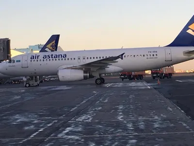 Самолет замерз и не мог вылететь в Астане (ВИДЕО)