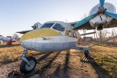 Учебный аэродром Самарского университета: лёгкий транспортный самолёт  Ан-14А.