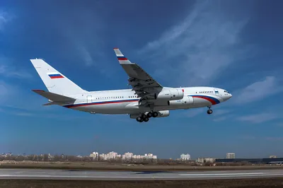 Широкофюзеляжный дальнемагистральный самолет Ил-96-400М совершил первый  полет