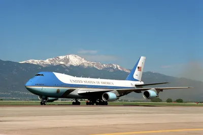 Цена самолетов президента США сравнялась с авианосцем - Российская газета