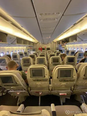 Пассажирские кресла в самолете Ту-204-100 авиакомпании Red Wings