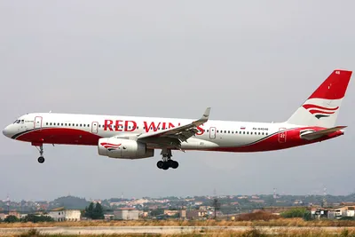 Авиакомпания Red Wings - Летим вместе! Самолет Airbus A321 (VP-BRM)  авиакомпании Red Wings. Airbus А321 самый большой самолет семейства А320,  который является удлиненной версией А320 и отличается повышенной  пассажировместимостью. Стандартная ...