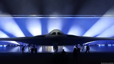 США представили первый в мире бомбардировщик 6-го поколения – DW –  03.12.2022