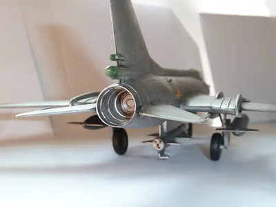 Истребитель-бомбардировщик с крылом изменяемой геометрии Сухой Су-17 (С-32)