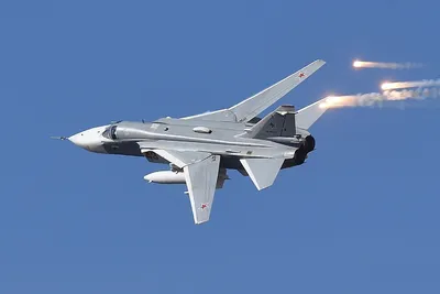 Бомбардировщики Су-24 начали применять авиабомбы с модулем планирования и  коррекции - Российская газета