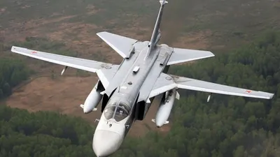 Украинский бомбардировщик Су-24М замечен в необычном сером камуфляже