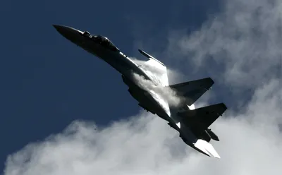 Истребитель Су-35 упал в Охотское море — РБК