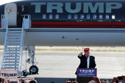 Aeroflap - A bordo do seu Boeing 757, Donald Trump faz campanha eleitoral  nos EUA