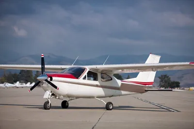 Аренда самолета Cessna 172 | Заказать самолет Cessna