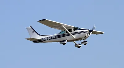 Горизонтальный полет по прямой на самолете Cessna 172
