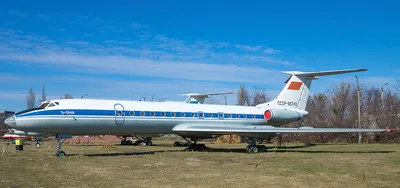 ВДНХ - Ту-134, Москва, ВСХВ. Май 1969 года. Скан со слайда 6х6 см. Самолеты  КБ Туполева Ту-134 (по кодификации НАТО: Crusty— «Жёсткий») — советский  пассажирский самолёт для авиалиний малой и средней протяжённости,