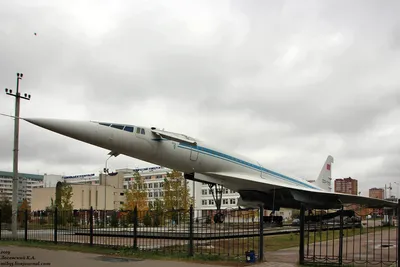 Памятник Ту-144 в Казани