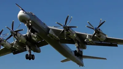 Названы главные преимущества российского бомбардировщика Ту-95 над  американским B-52 | Военное дело