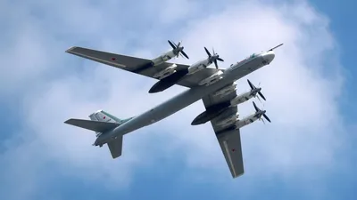 Сравнение Ту-95 «Медведь» и B-52 «Stratofortress» - YouTube