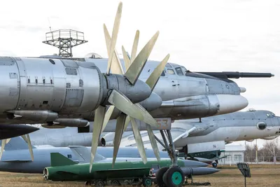 Музей Дальней авиации в Энгельсе: стратегический бомбардировщик-ракетоносец  Ту-95К-22.