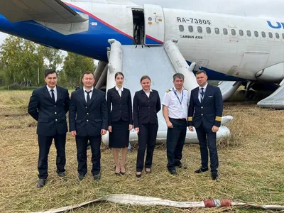 А320 «Уральских авиалиний» вынуждено приземлился в поле » Авиация России