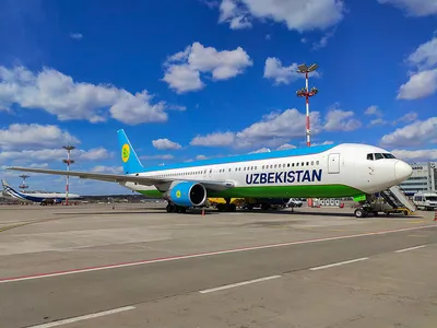 В аэропорту \"Внуково\" приземлился самолет с третьей партией груза  гуманитарной помощи из Узбекистана - AEX.RU