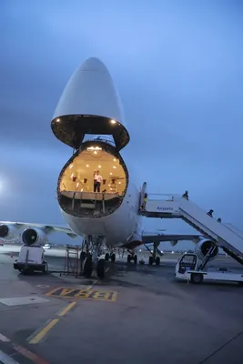 Узбекистан получил новый самый большой в мире грузовой самолет Boeing 747 |  ИА Красная Весна