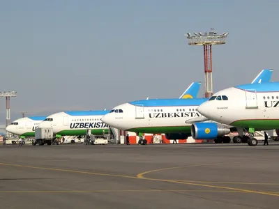 В Узбекистан прибыл самолет типа LET L-410