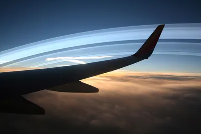 Почему самолеты в небе не отбрасывают тень на землю: две причины