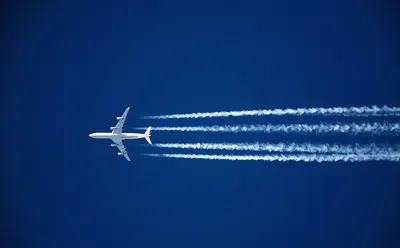 Пассажирский самолет в полете Стоковое Изображение - изображение  насчитывающей кумулюс, высоко: 108315999
