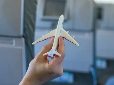 Почему летать на самолете так безопасно? - YouTube