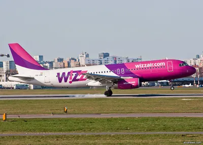 Самолеты Wizzair в свободных мест без пассажиров Редакционное Стоковое Фото  - изображение насчитывающей свет, авиапорты: 206875003