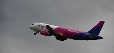 Молния ударила в самолет Wizzair из Кутаиси в Салоники