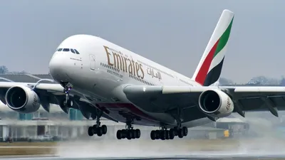 Emirates Airbus A380 самолеты дубай аэропорт в оаэ Редакционное Стоковое  Изображение - изображение насчитывающей дубай, безвоздушные: 222755064