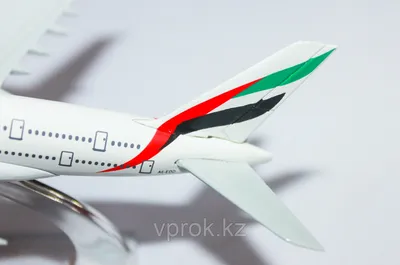 Модель самолета Airbus A380 Emirates \"Real Madrid\" 1:250 611077