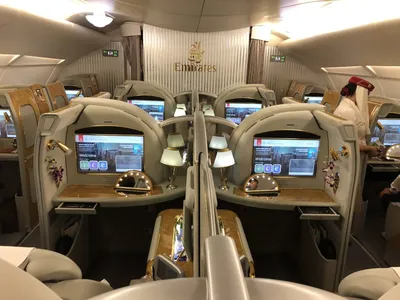 Новый бар в самолете A380 авиакомпании Emirates Airlines