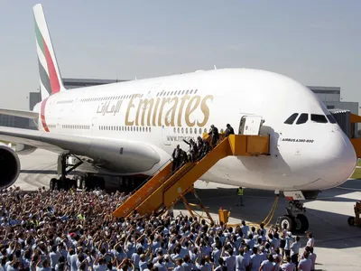 Emirates завершает реконфигурацию последнего из десяти самолетов Boeing  777-200LR . Инвестиции в проект составили $150 млн