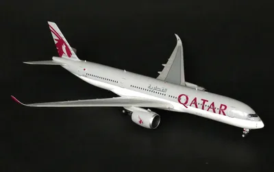 Катарские авиалинии, взлетевшие до 777300, приземляются в международном  аэропорту «Нью-Йорк» Редакционное Стоковое Фото - изображение насчитывающей  тел, редакционо: 253165258