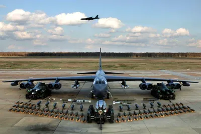Самолеты НАТО приближаются к границе с Украиной – Мир – Коммерсантъ