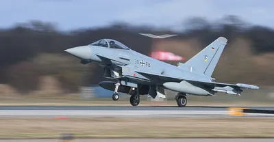 Авиации стран НАТО разрешили атаковать российские самолеты - Ведомости